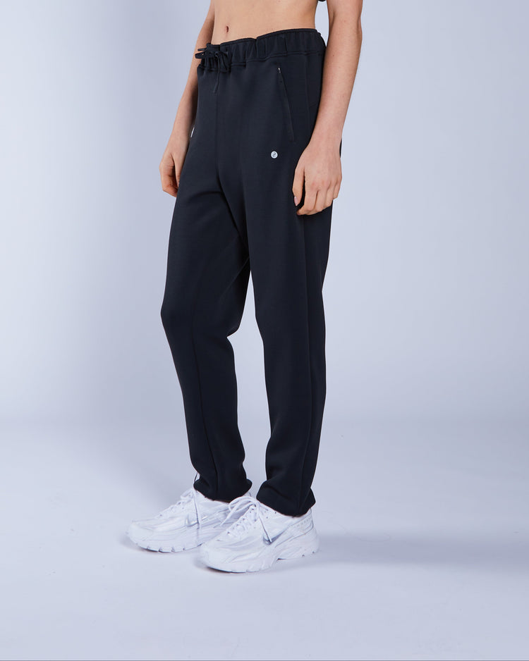 Neom Jogger Beetle Black