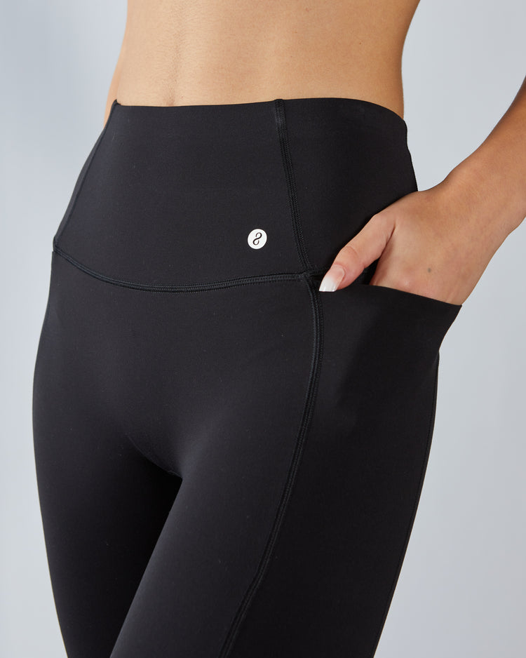 Nika UHR Glow Pant Beetle Black