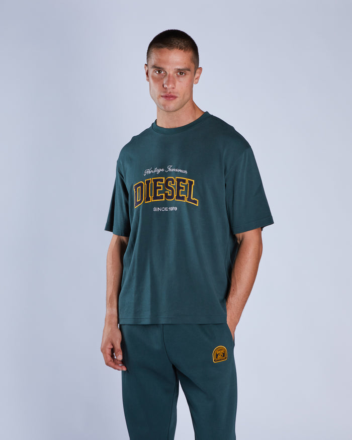 Finlay Tee College Green