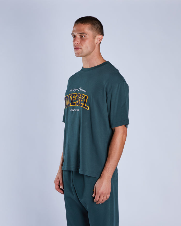 Finlay Tee College Green