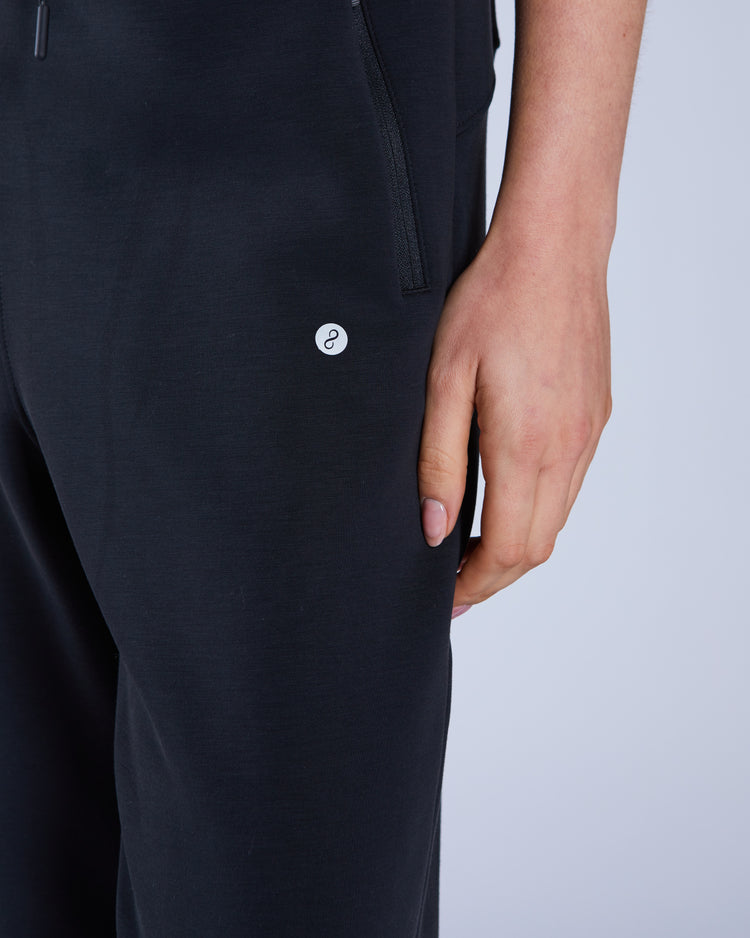 Neom Jogger Beetle Black