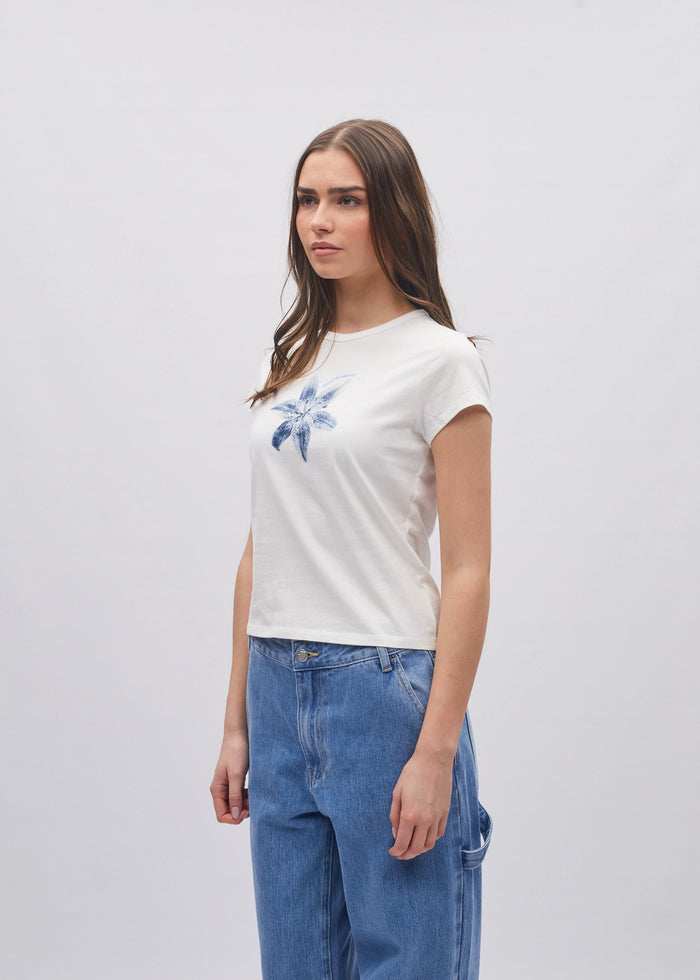 Satine Tee Blue Daisy