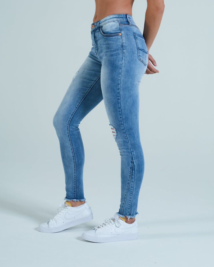 Makenzie Medium Waist Skinny Blue