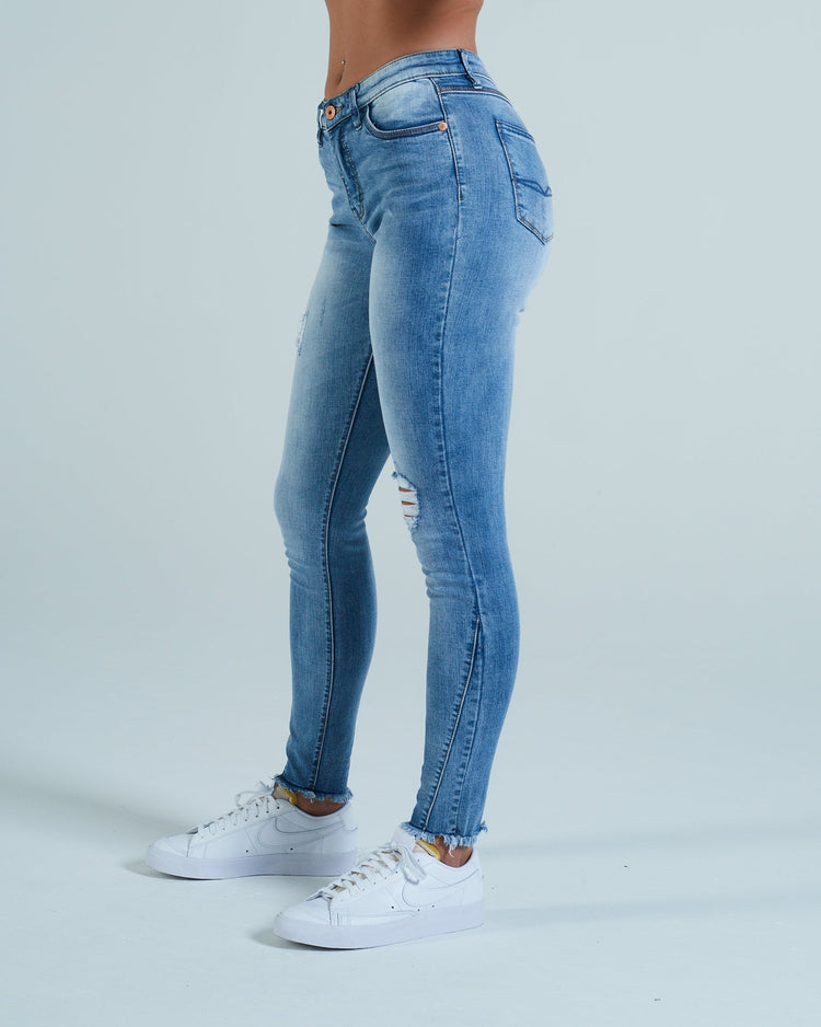 Makenzie Medium Waist Skinny Blue