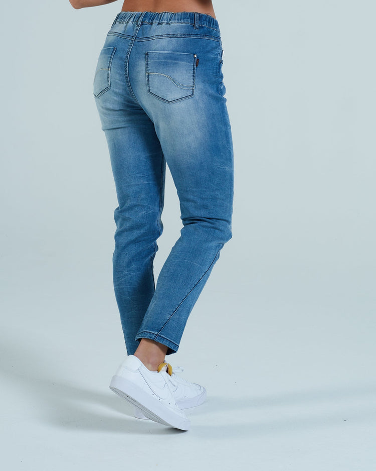 Aliya Jogger Jean Medium Blue Wash